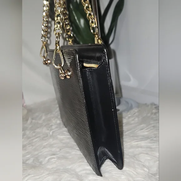 Authentic Louis Vuitton Epi - Picture 13 of 17